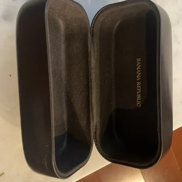 Men’s Mango Sunglasses & Banana Republic Sunglasses Case - Picture 5 of 5